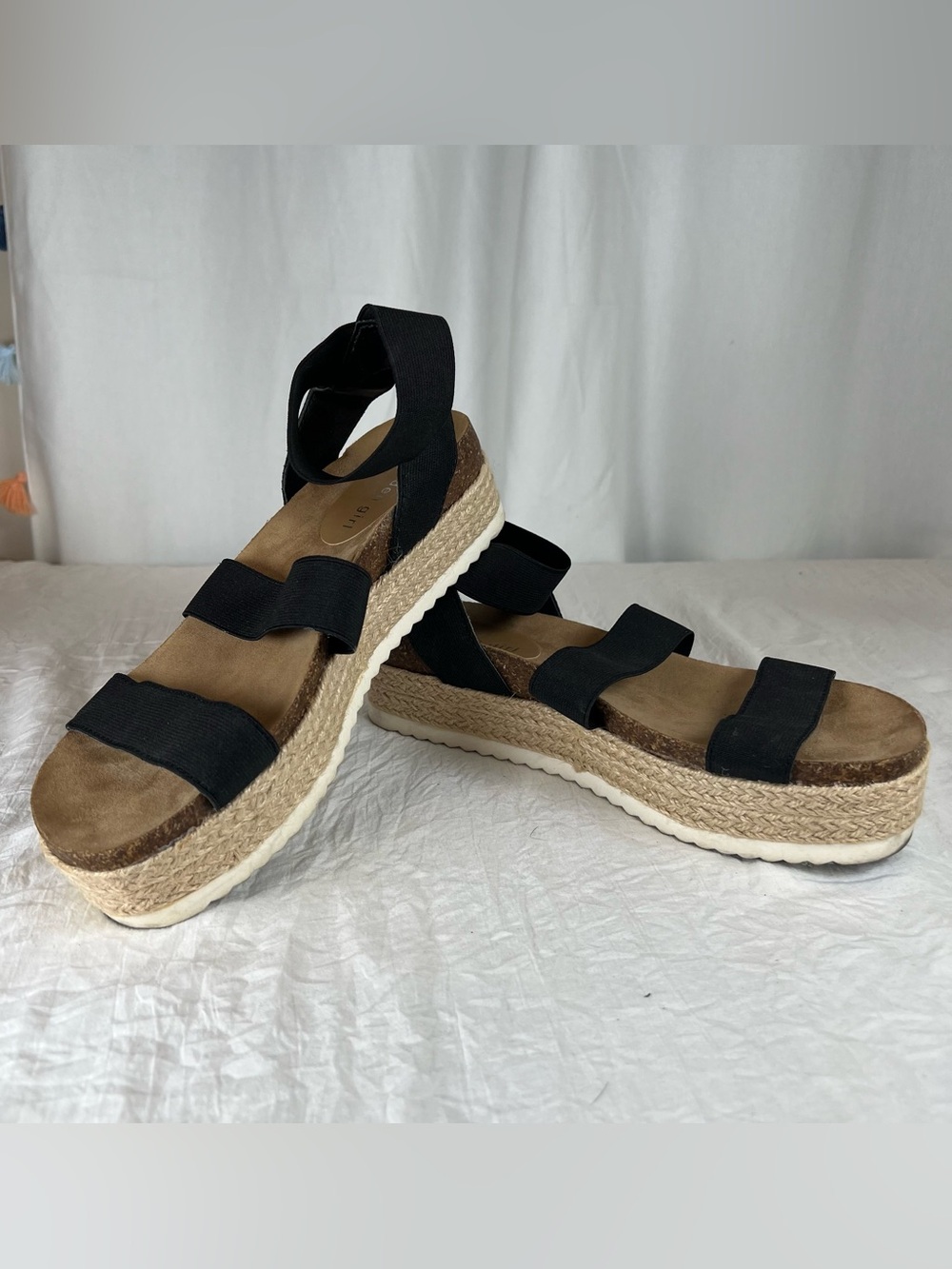 MaddenGirl Women’s sz8.5 Black Elastic Strap Espadrille Platform Footbed Sandals